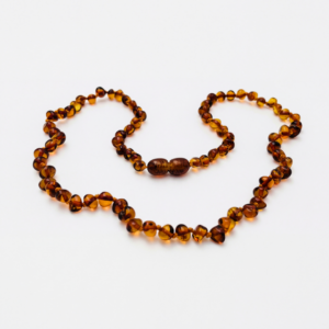 שרשרת ענבר טבעית – חרוזי בארוק בגוון קוניאק